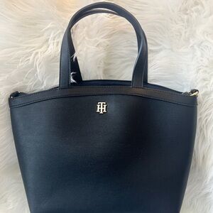 Tommy Hilfiger Black Tote Bag with Structured Design